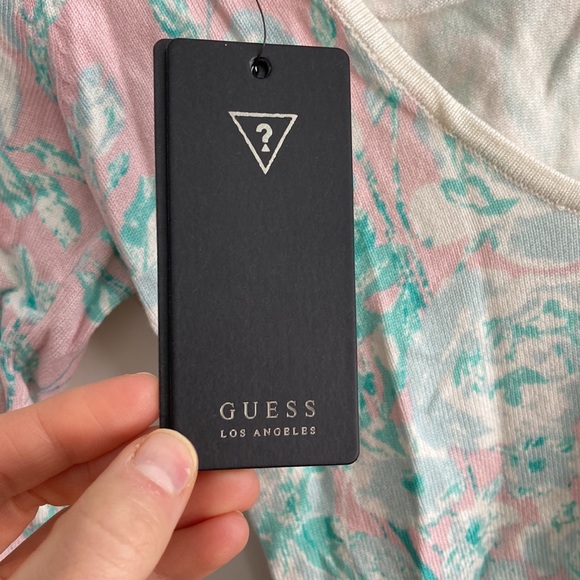 Guess Spring Back Scoop Top, S - Picture 4 of 13